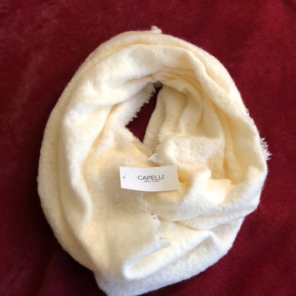 Cute NEW Capelli of NY Infinity Scarf